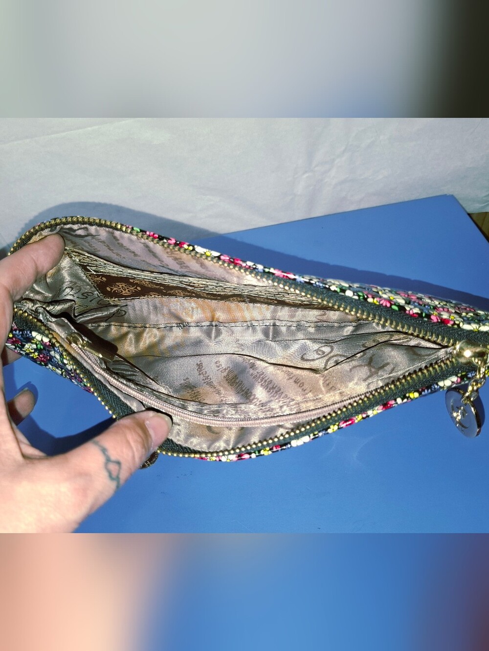 Rare Floral Zip Wristlet Crossbody Bag- NWOT - Picture 4 of 8